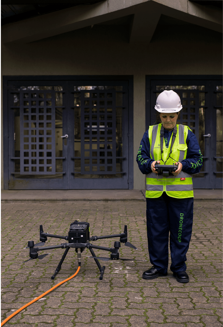 Val ria Nasciimento de Fraga, operadora de drone Cootravipa. Porto Alegre RS.