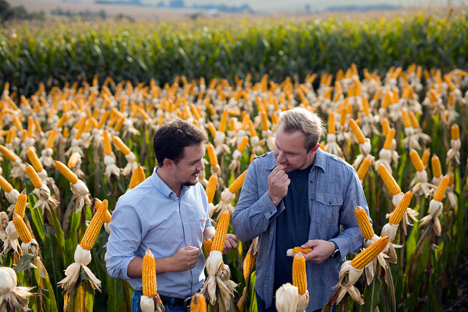 Fotos pra OCB, em Cafelandia, PR, Brasil. 04/06/2025. Andrei Buss, cooperado e Dilmar Brustolin , cooperativa (camisa fechada)