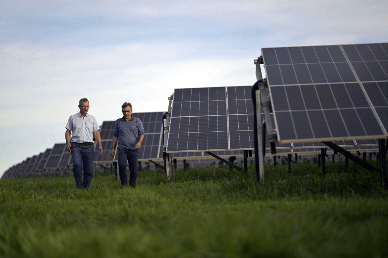 Dourados_MS, 09 de junho de 2025 OCB - COOPERATIVAS DO BRASIL: RETRATOS DE UM MUNDO MELHOR  Imagem de uma usina fotovoltaica de propriedade dos empresarios Eduardo Correia (d) e Luiz Teodoro (e), donos da HeS Participacoes, parceira da cooperativa CERGRAND.  Imagem: Douglas Magno / NITRO