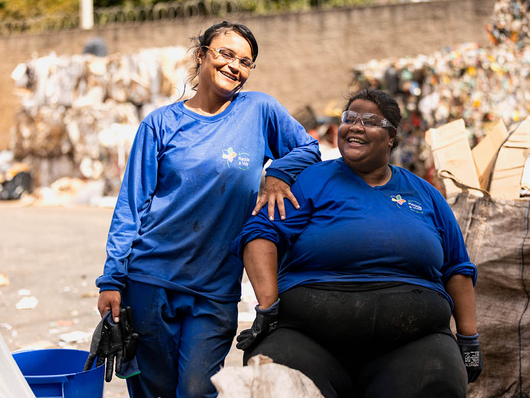 Brasilia_DF, 24 de junho 2025   OCB - Retratos por um mundo melhor  Cooperativa Recicle a Vida. Na imagem, as cooperada Lailanna Araujo e Rita de Cassia  Imagem: Leo Drumond / NITRO