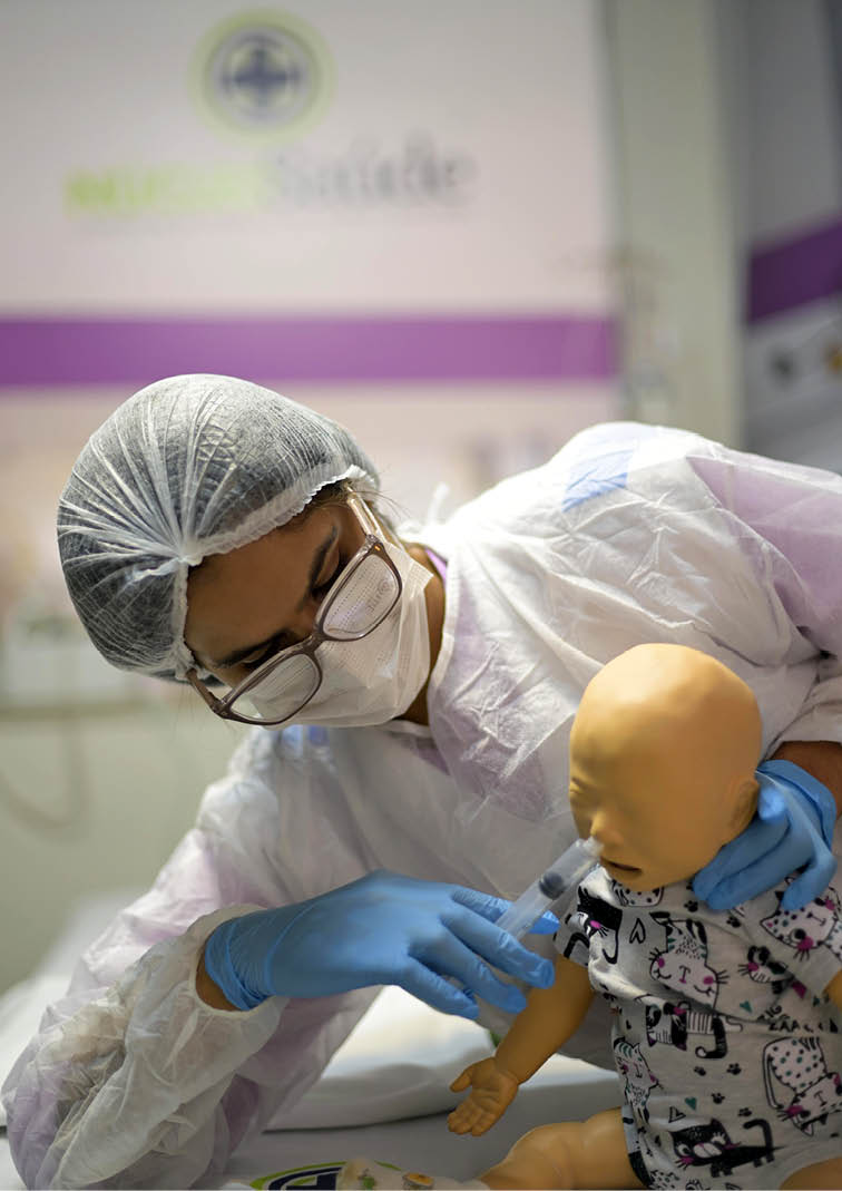 Aracaju_SE, 23 de junho de 2025 OCB - COOPERATIVAS DO BRASIL: RETRATOS DE UM MUNDO MELHOR  NUCLEO SAUDE - Cooperativa de trabalho em Saude e Qualidade, foi criada por profissionais de enfermagem e tem como missao oferecer atendimento humanizado, acessivel e de qualidade, priorizando a prevencao e o bem-estar dos cooperados.   Maria Emile durante treinamento na sede da Nucleo Saude.  Imagem: Douglas Magno / NITRO