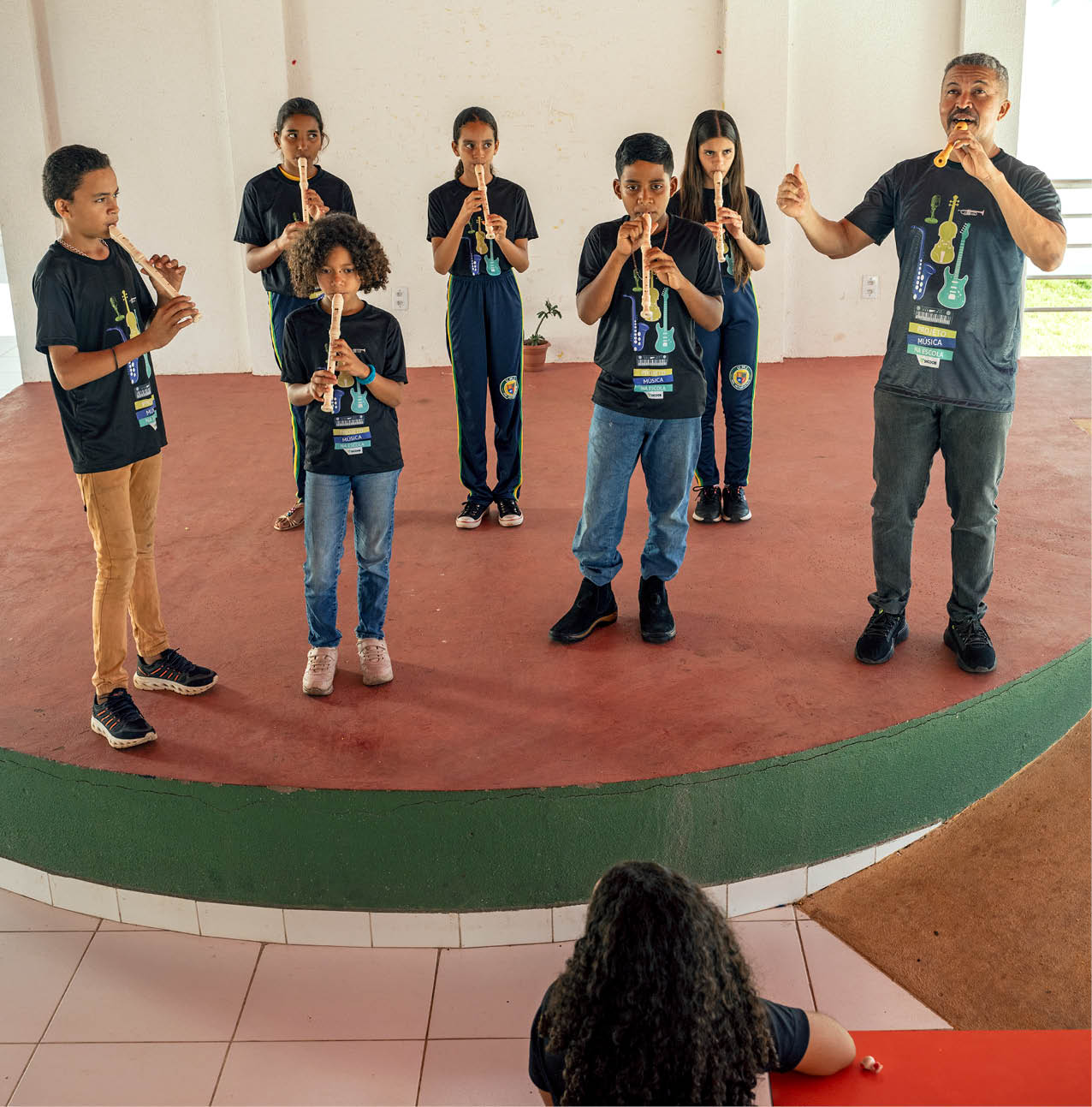 GRAJAU_MA 23 de Junho de 2025 OCB / SICOOB Na imagem, detalhes da aula de m sica do professor de m sica Ildomar Matias do Nascimento (em destque) na Escola Valtemir Luz Silva, cidade de Grajau, no Maranhao.  Imagem: Alexandre Rezende / NITRO Historias Visuais