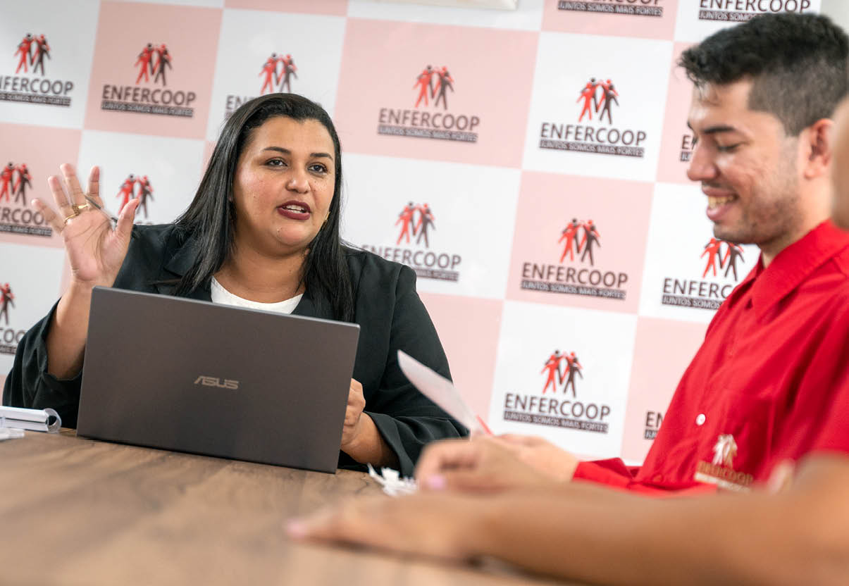 TERESINA_PI 16 de Junho de 2025 OCB / ENFERCOOP Na imagem, Thatiana Coelho N brega Martins, simula um atendimento na sede d Enfercoop.  Imagem: Alexandre Rezende / NITRO Historias Visuais