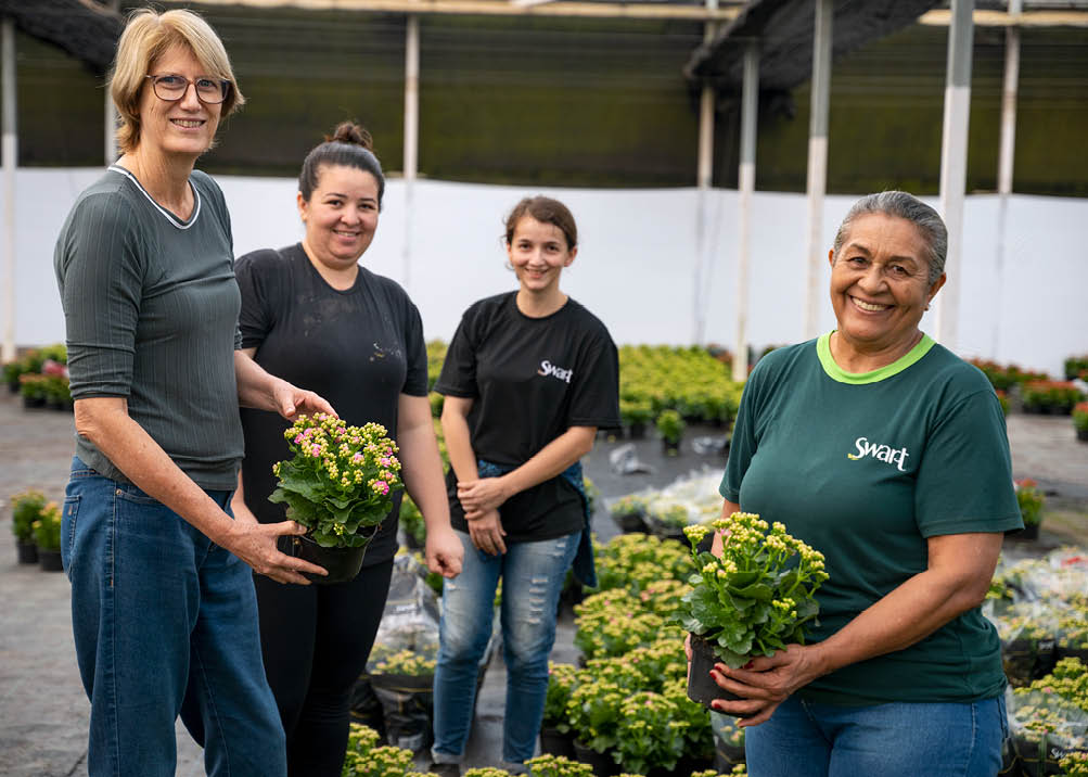Holambra_SP 06 de Junho de 2025 OCB / VEILING Na imagem, Lidia Swart (s cia), Tatiane Geraldo, Eliana Maria da Silva e Edna Araujo, da empresa cooperada Swart.  Imagem: Alexandre Rezende / NITRO Historias Visuais