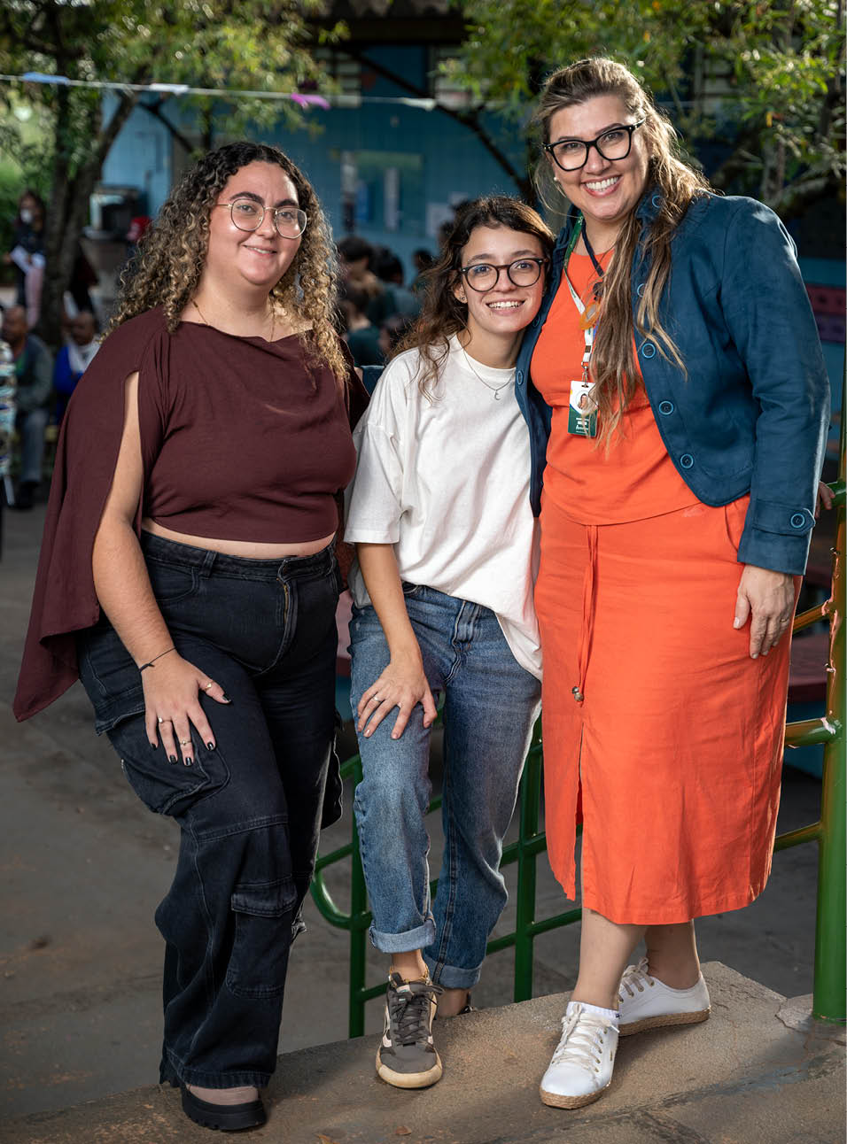 SAO CARLOS_SP 09 de Junho de 2025 OCB / ESCOLA EDUCATIVA  Na imagem, as ex alunas Julia Marques e Heloisa Campos com a professora Lilliam Rotta na Escola Educativa.   Imagem: Alexandre Rezende / NITRO Historias Visuais