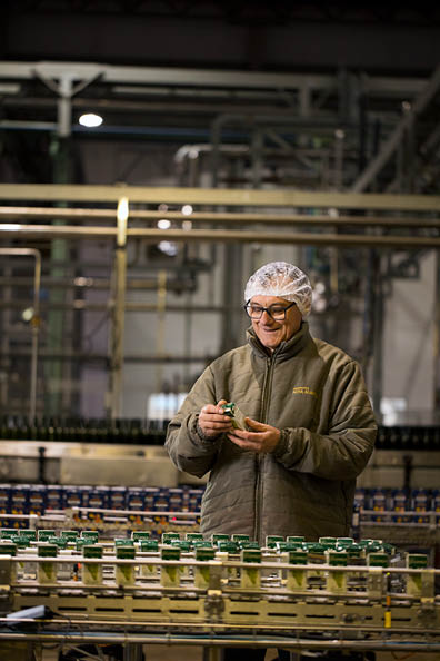 Cooperativa Nova Alian a, Flores da Cunha RS. Airton Luiz Oliboni, funcion rio cooperativa.