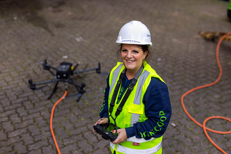 Val ria Nasciimento de Fraga, operadora de drone Cootravipa. Porto Alegre RS.
