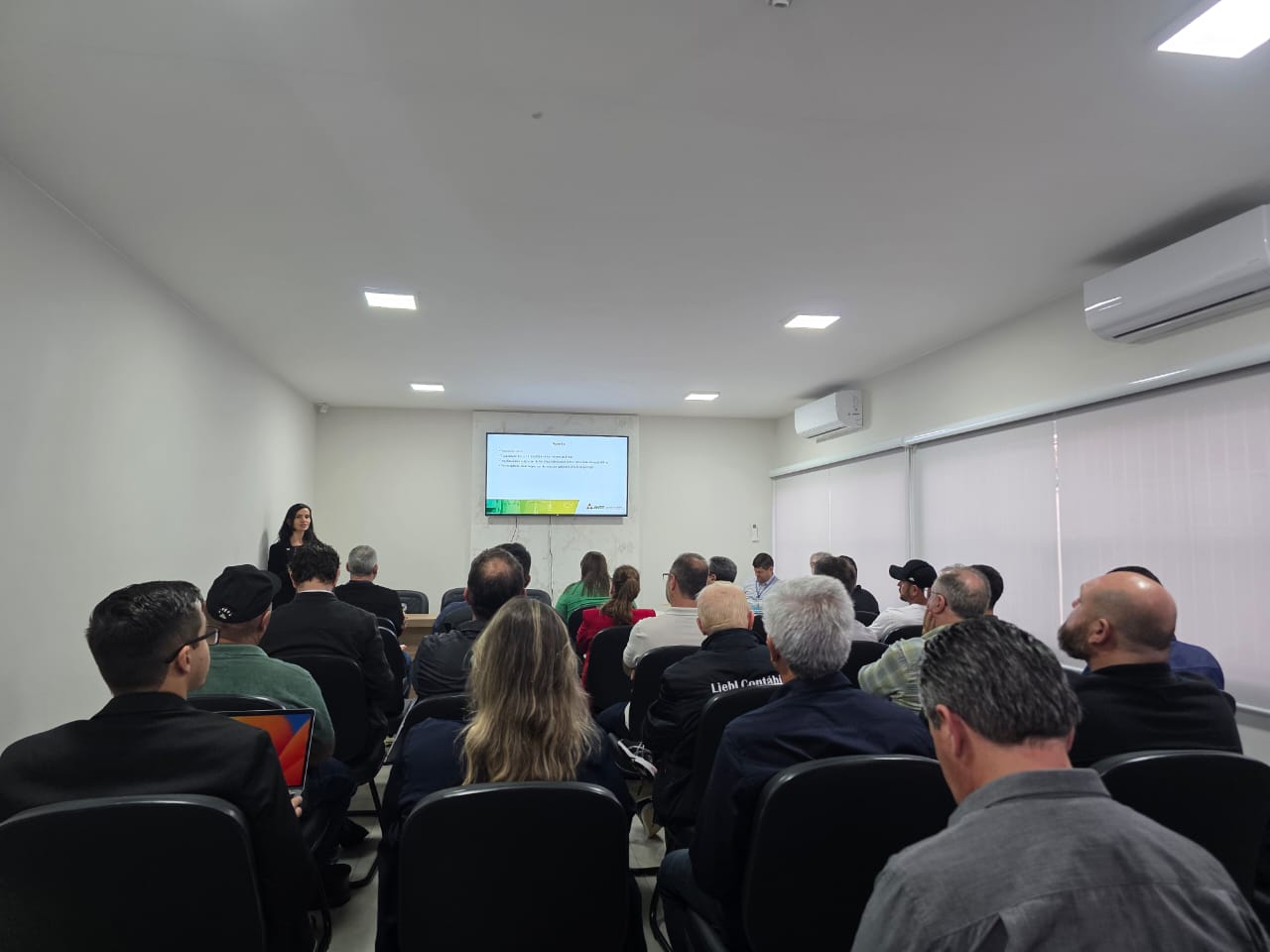 Fórum reúne dirigentes do transporte no Paraná e debate desafios do setor