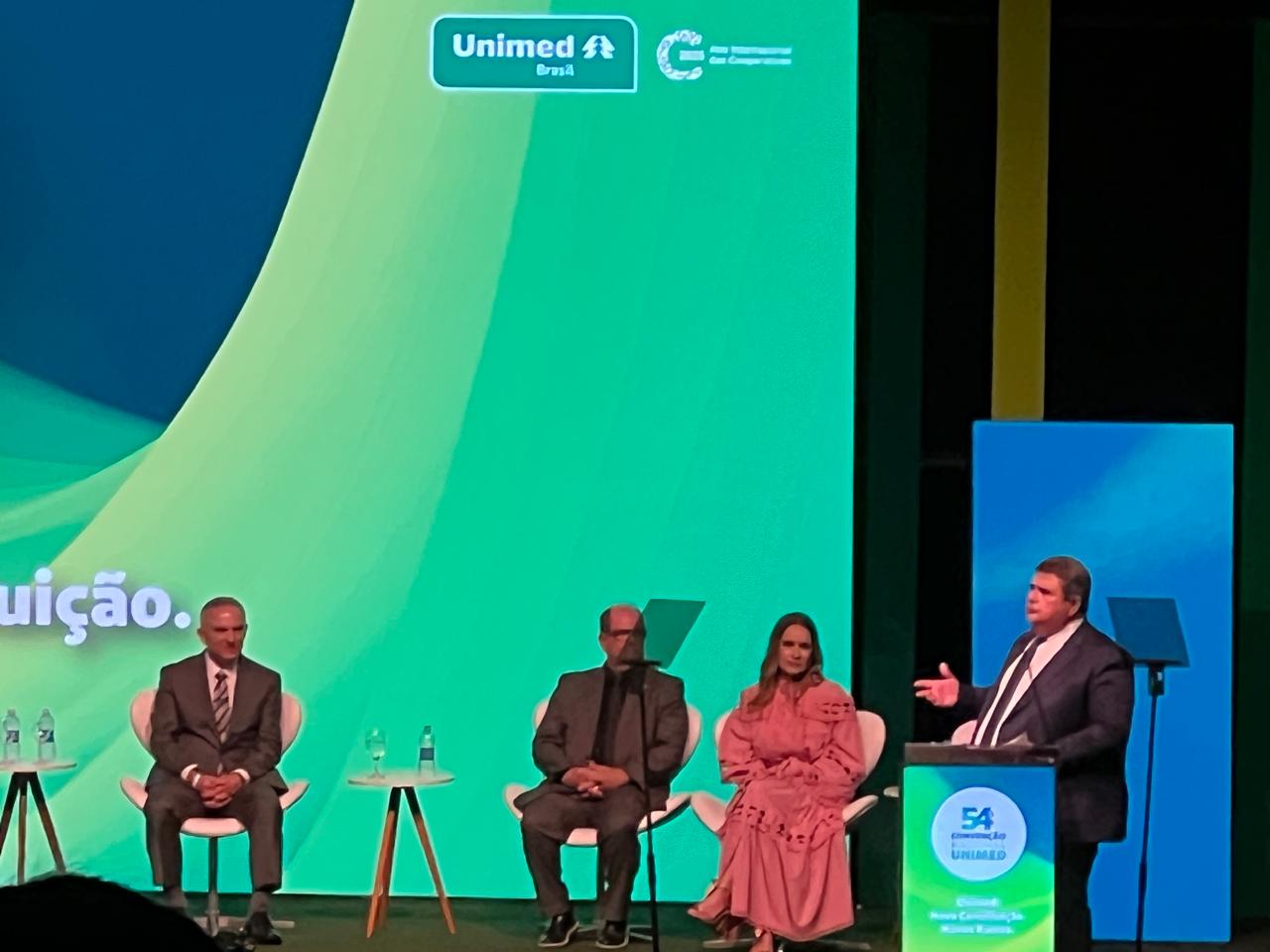 Cooperativismo de saúde é exemplo global, afirma presidente Márcio