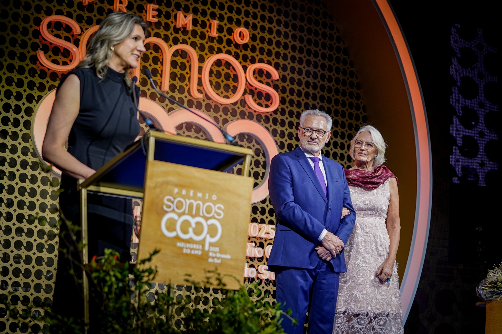 Tania Zanella participa do Fórum dos Presidentes e é homenageada no RS