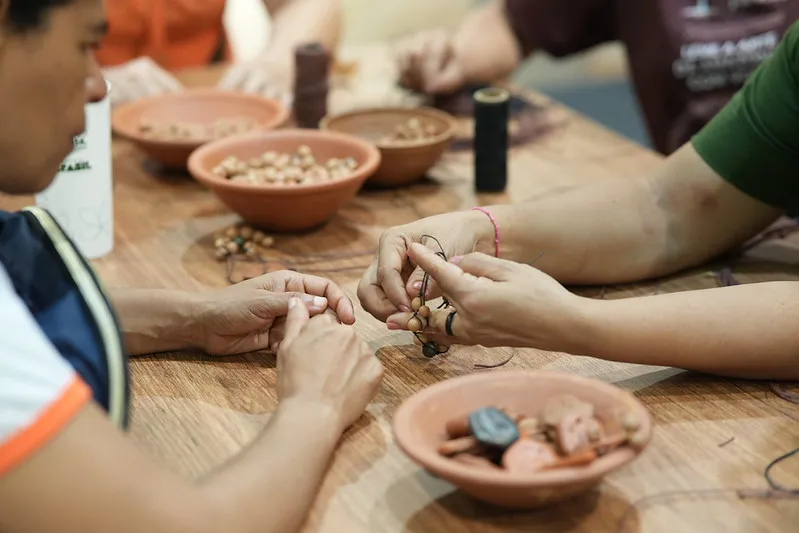 Artesanato, cacau e biojoias mostram potência do coop na COP30