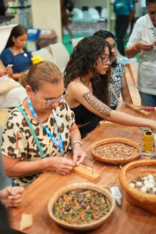 Artesanato, cacau e biojoias mostram potência do coop na COP30