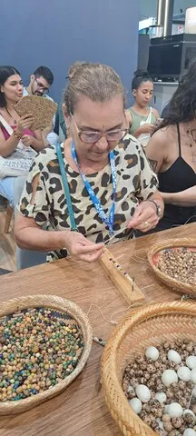 Artesanato, cacau e biojoias mostram potência do coop na COP30