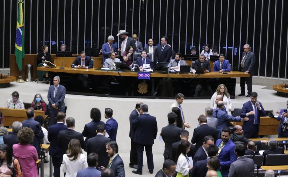 Projeto que corrige cobrança da TCFA avança para o Senado 