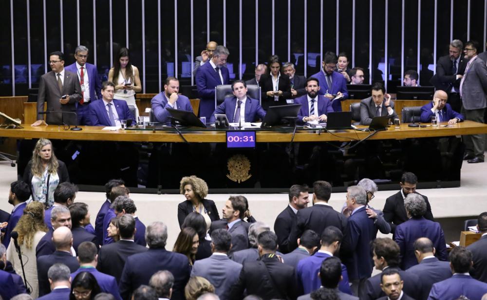 Câmara aprova isenção do Imposto de Renda para salários até R$ 5 mil 