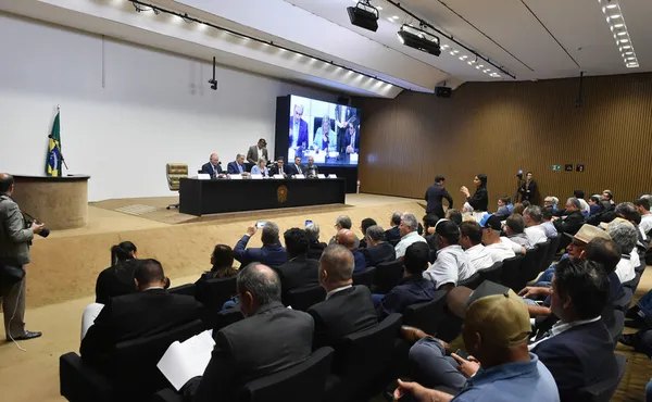 Cooperativismo cobra urgência contra avanços das importações de leite 