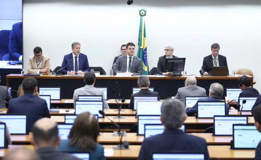 Reforma do IR avança na Câmara dos Deputados	