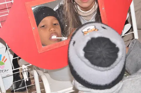 Voluntários levam saúde bucal à comunidade  do Pedregal em Campina Grande (PB)