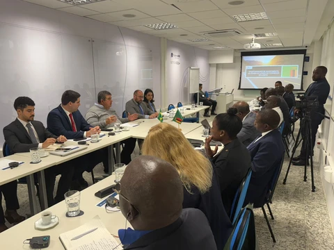 Líderes da Zâmbia conhecem modelo cooperativista do Brasil 