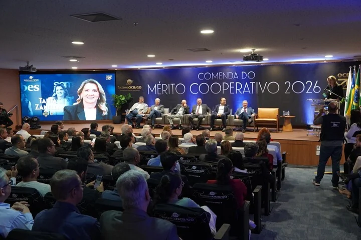 Tania Zanella recebe Comenda do M&eacute;rito Cooperativo em Goi&aacute;s 