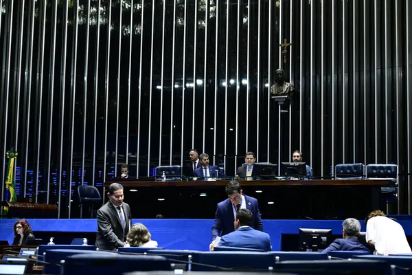 Senado aprova MP do frete mínimo; texto segue para sanção