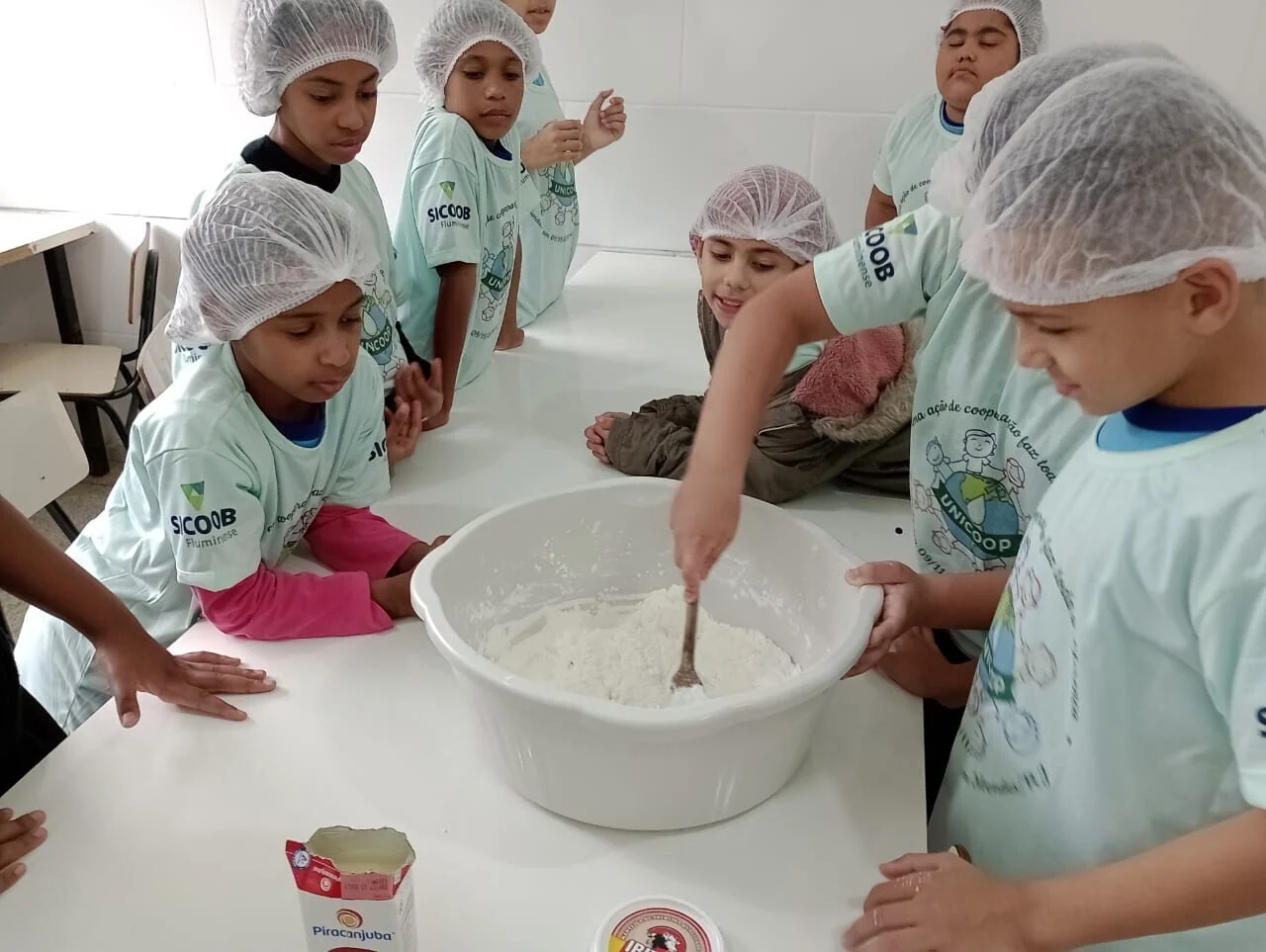 Crian&ccedil;as e jovens s&atilde;o protagonistas em cooperativas mirins