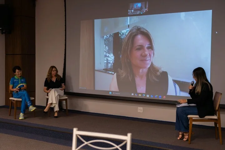 Tania Zanella destaca liderança e cooperação em encontro de mulheres